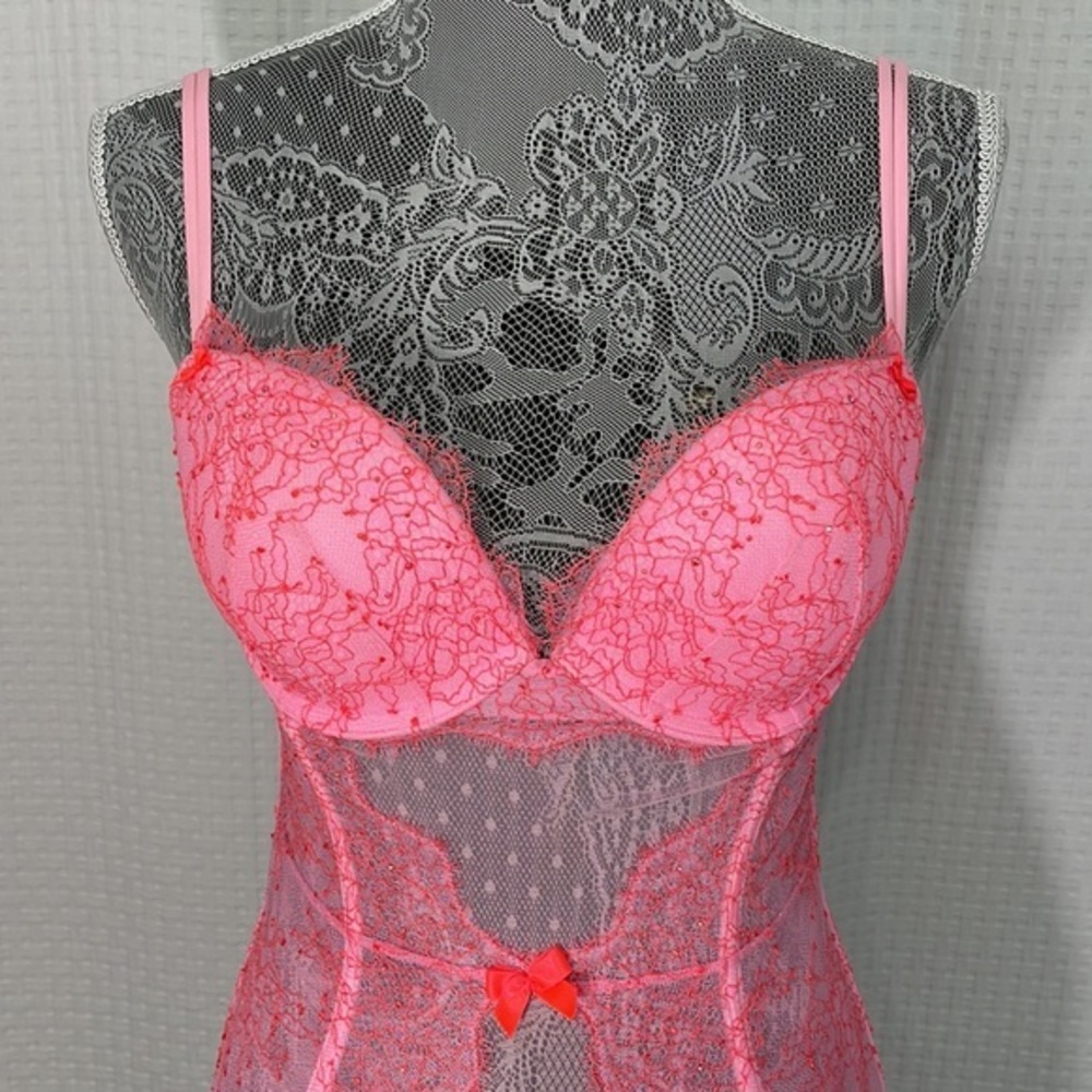 Victoria’s Secret Very Sexy pink lace bustier with garter clips. Size 34D. EUC - Picture 2 of 11